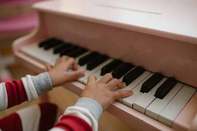 Piano pour enfant de 6 ans : Mes 6 conseils pour bien débuter les cours